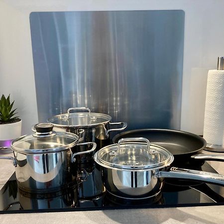 סארברוקן Living At Saarpartments - Adultsonly - Business & Holiday Homes With Kitchen For Long- And Short Term Stay, 3 Min To St Johanner Markt And Points Of Interest מראה חיצוני תמונה
